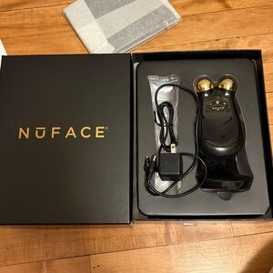 NuFace Trinity Pro-Black &Gold Facial Toning Device.Used! Won’t reach max range